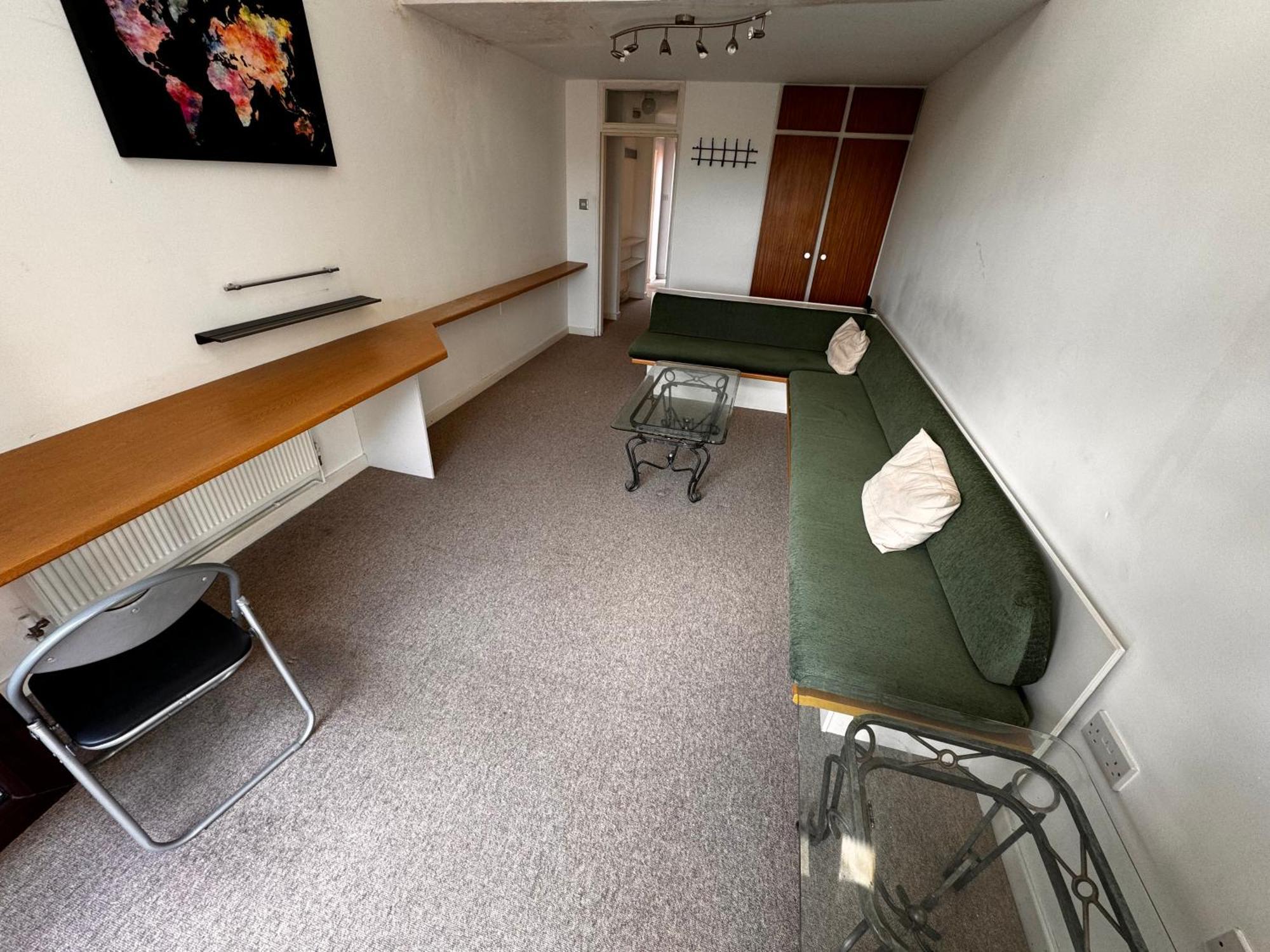 Two-Bedroom Flat Close To Uni & Shopping Center With Free Parking コヴェントリー エクステリア 写真