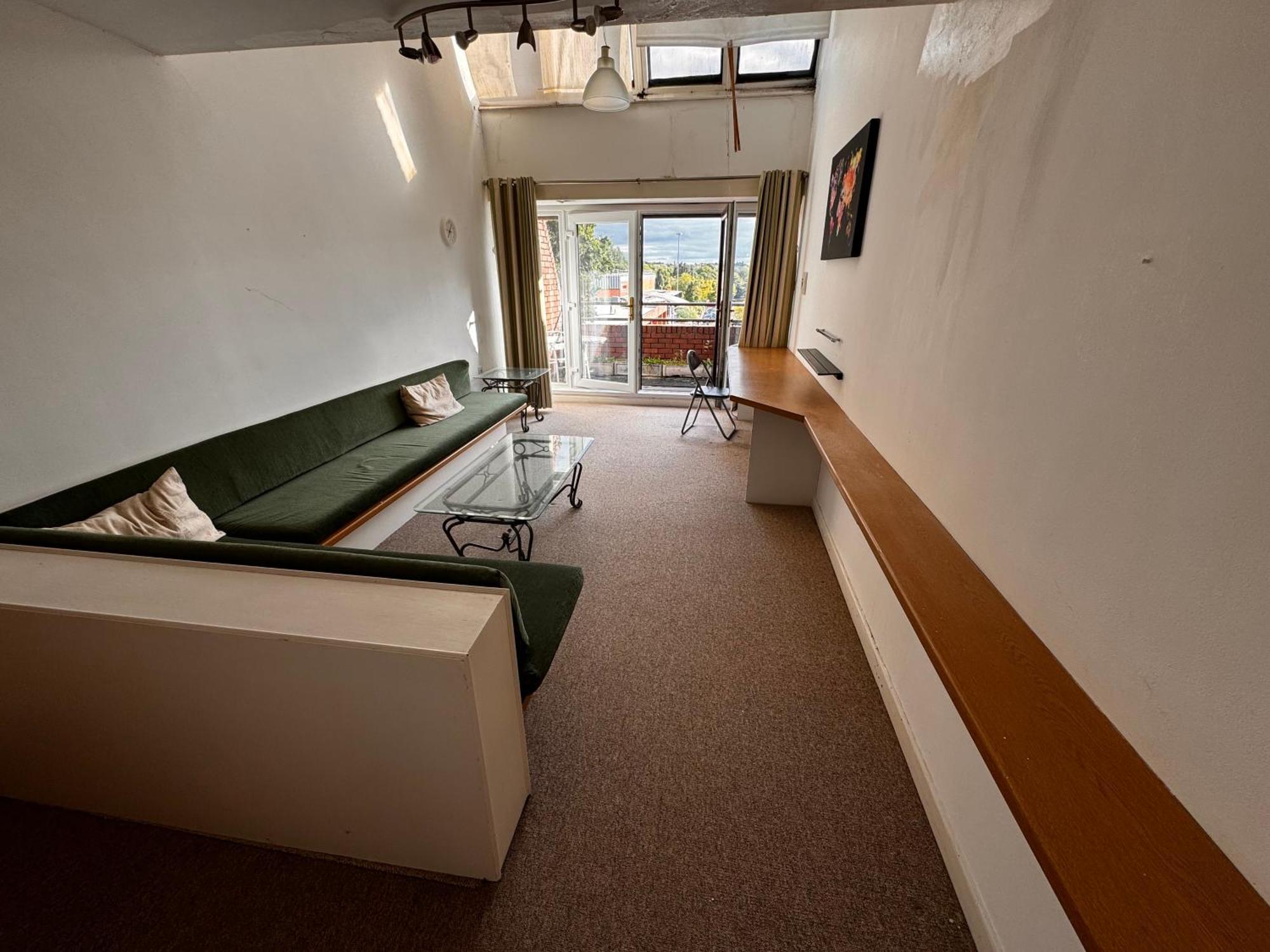 Two-Bedroom Flat Close To Uni & Shopping Center With Free Parking コヴェントリー エクステリア 写真